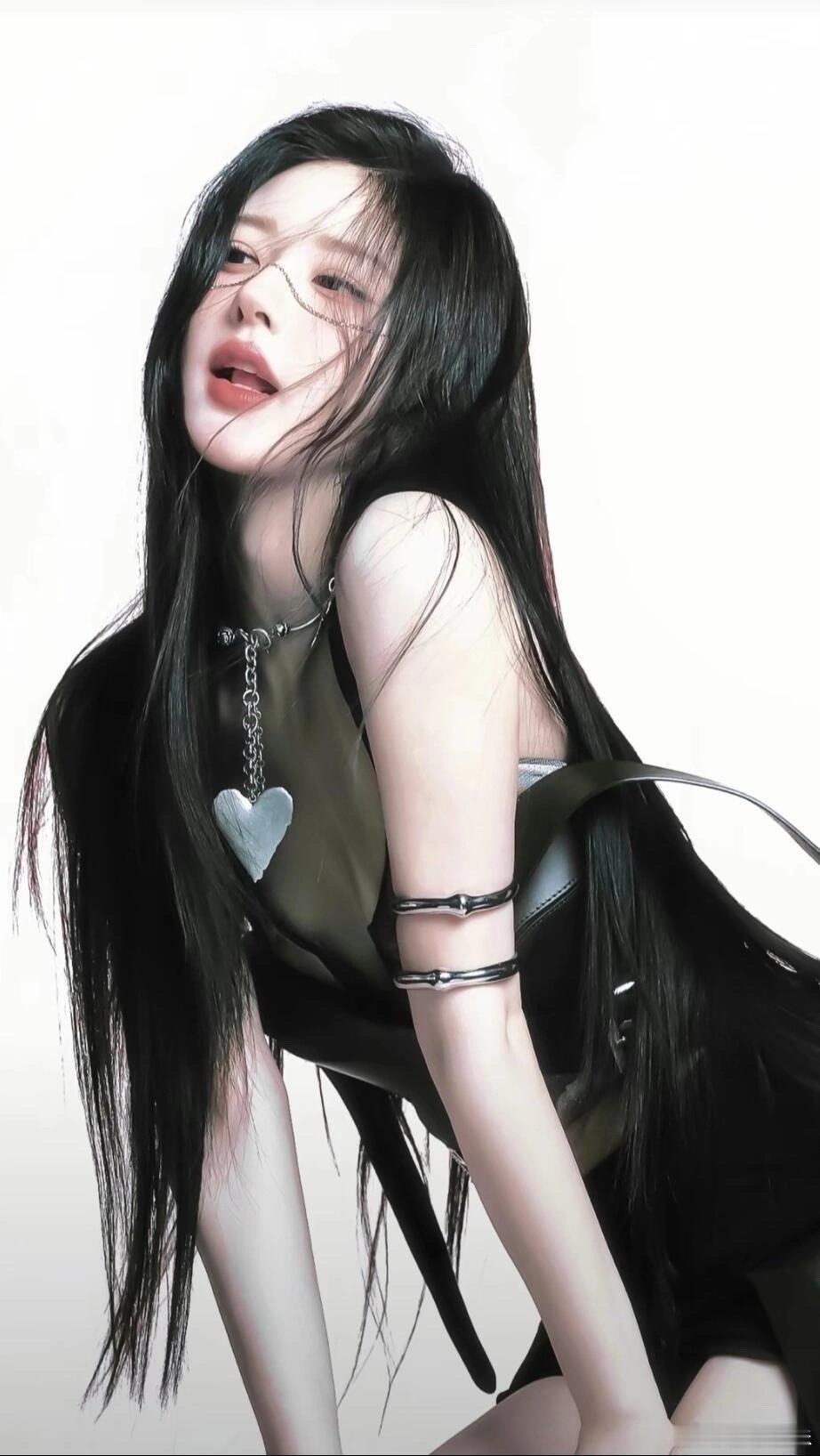 #赵露思[超话]#  谁懂这几张图的杀伤力啊，真的太美了，这身材真的太绝了赵露思