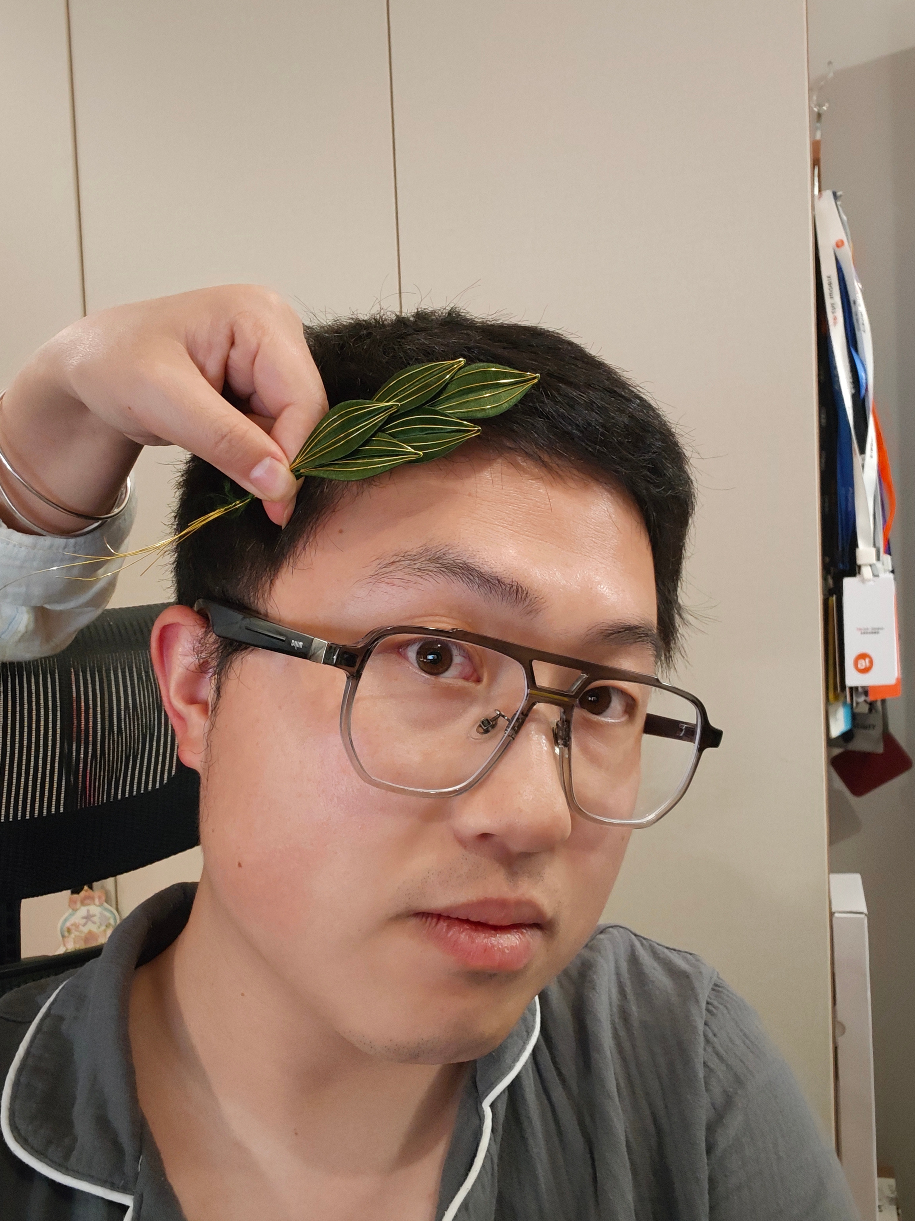 前几天突发奇想，让我老婆做个桂冠，虽然我老婆不是锤佬，但是看了基里曼和帝皇的绿色
