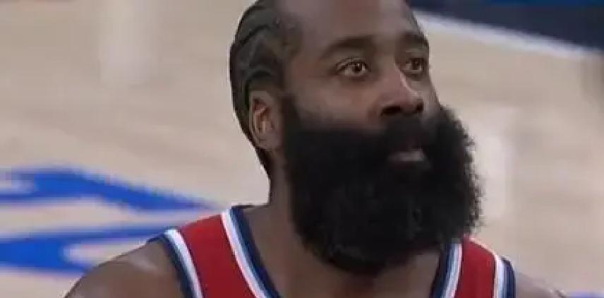 哈登扔掉得分王标签，用助攻掐住比赛咽喉。
历史得分榜第24位，助攻榜第12位，下