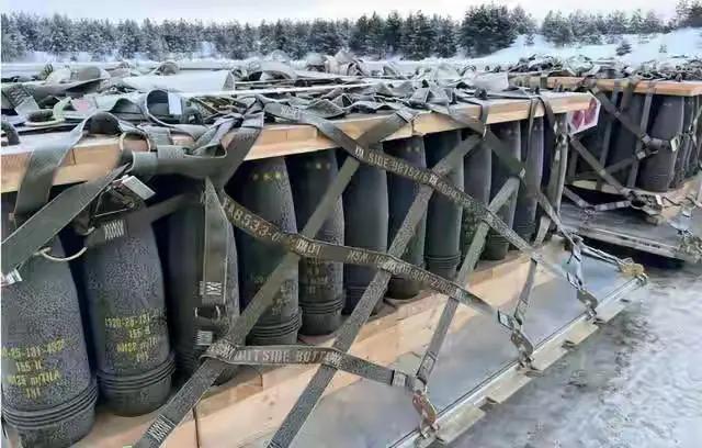 美国现在库存有 86 万枚203 毫米 M106 HE 高爆集束弹药，原本在上世