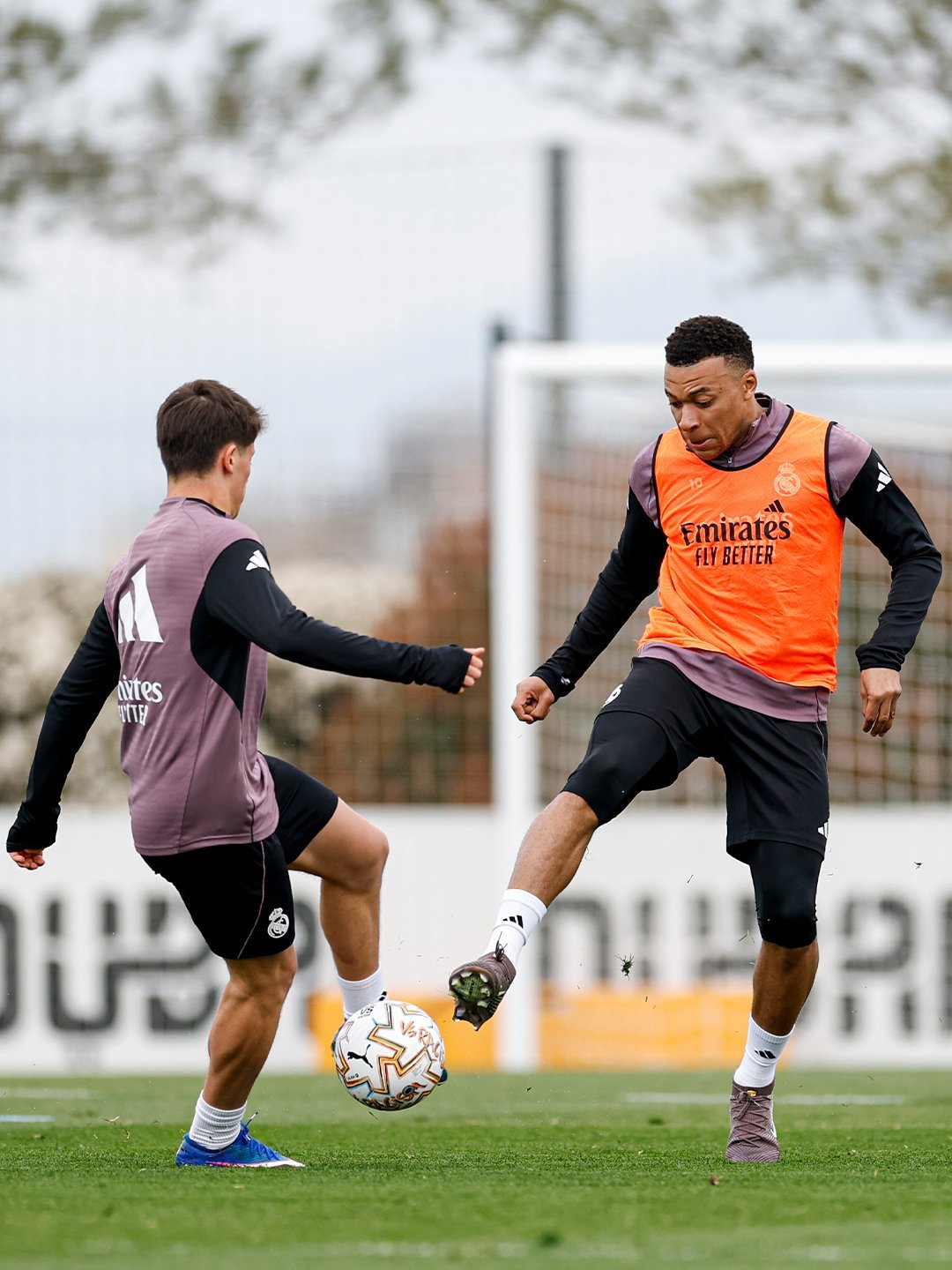 阿斯报：预计姆巴佩将在对阵马竞的比赛中首发，他现在已经完全康复。halamadr