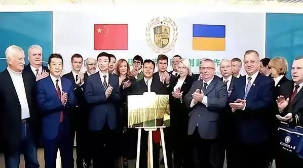 上世纪九十年代，中国军工正处于最艰难的爬坡期，是大批乌克兰顶级专家拖家带口来华援