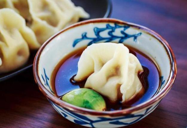 “我是因吃饺子不蘸酱油被抓进来的！”内蒙古一男子因吃饺子不蘸酱油，被警察抓进监狱