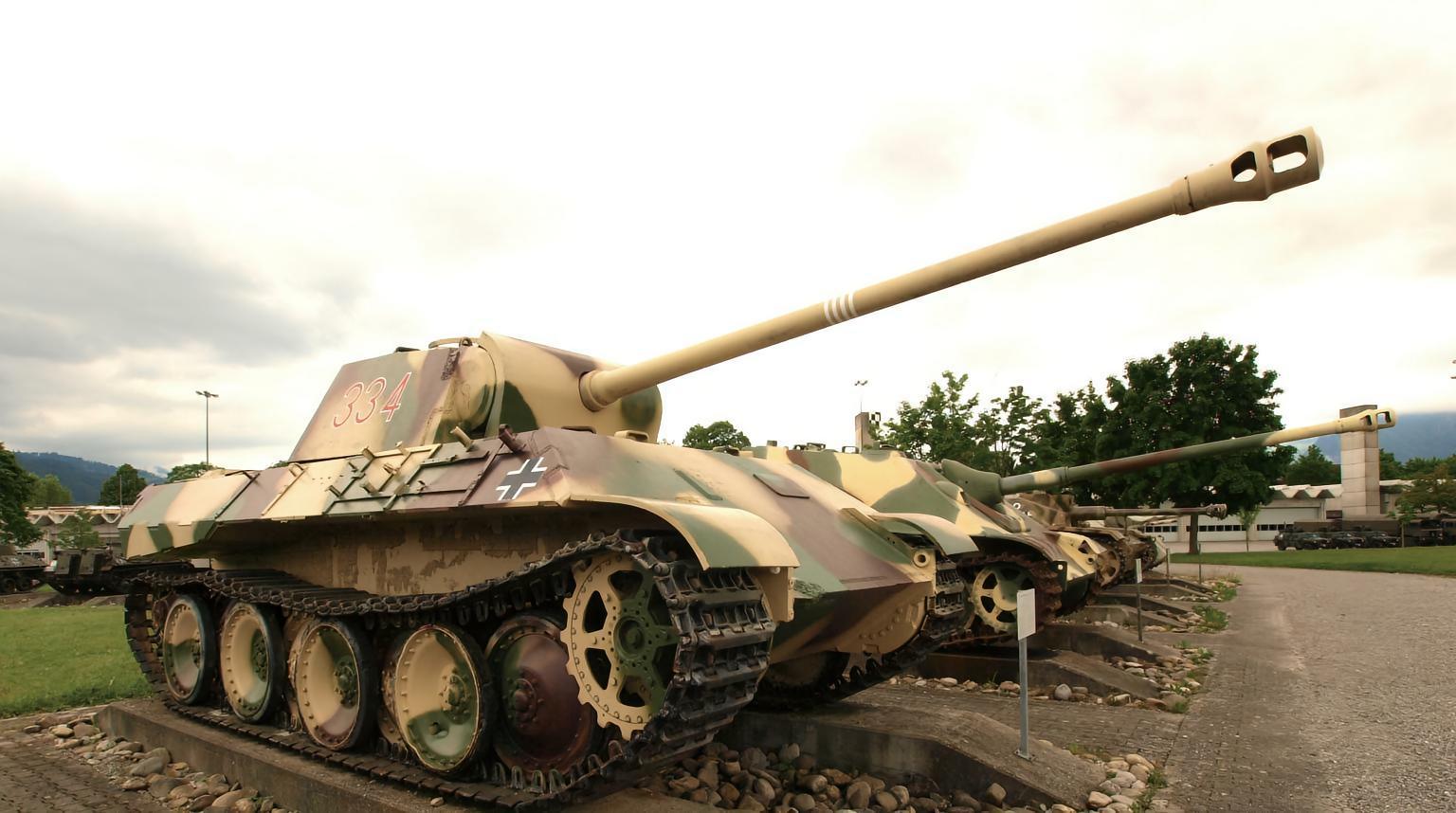 德国“豹”式中型坦克“豹”式中型坦克是二战期间德国最出色的坦克之一，又称为五号坦