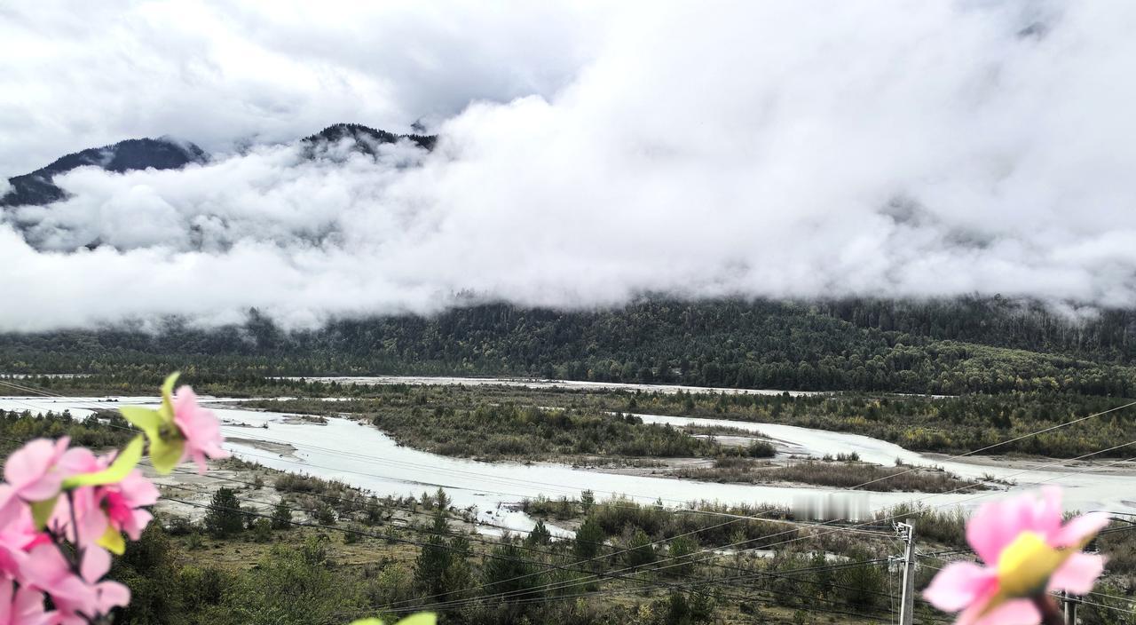 自驾318游川藏17段:前往林芝市！

从墨脱返回波密住了一晚，第二天早早出发去