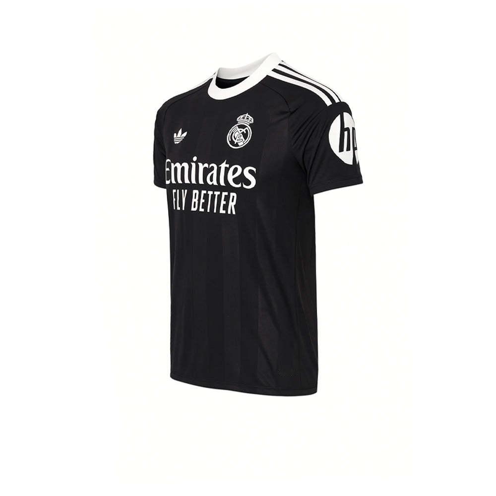皇马新赛季二客门将球衣。halamadrid ​​​