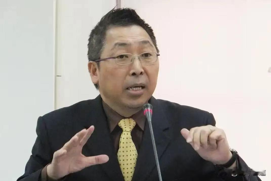 台湾名嘴唐湘龙说：郑丽文马上就要从大陆回来了，以民进党当局的一贯做法，一定又会先