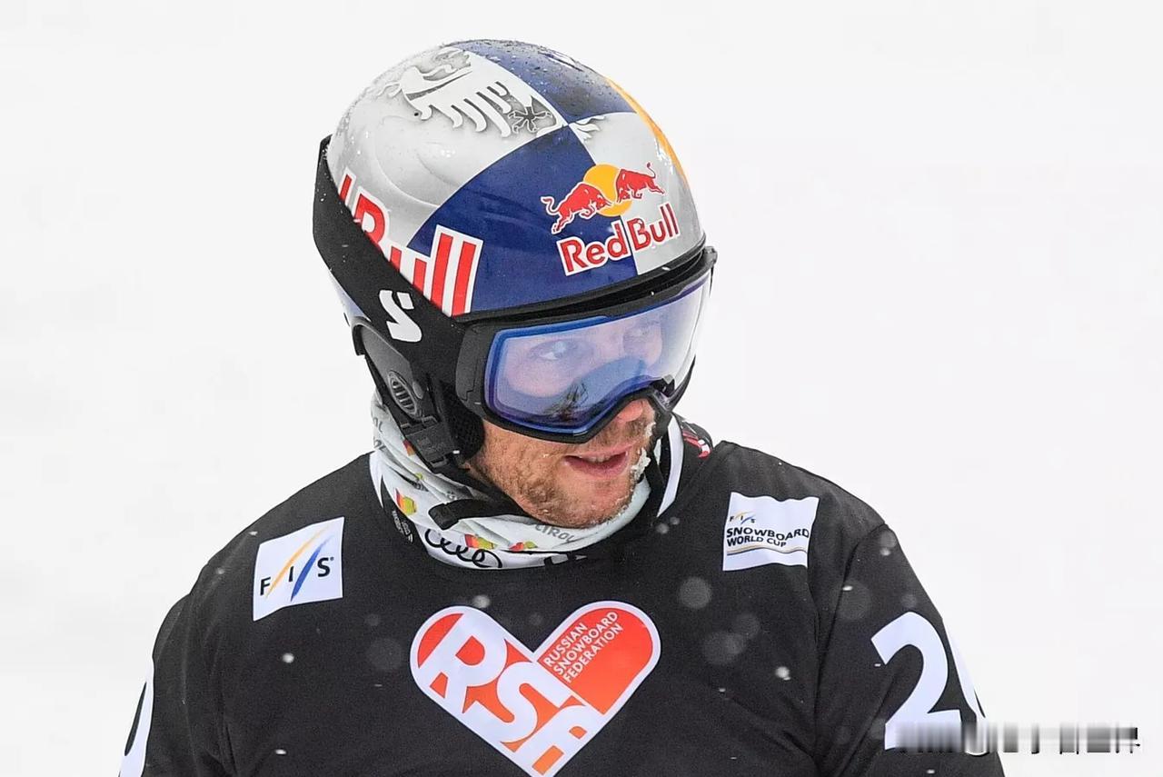 【最新消息：意大利单板滑雪运动员在冬奥会上佩戴俄罗斯国旗】
罗马时间2026年2