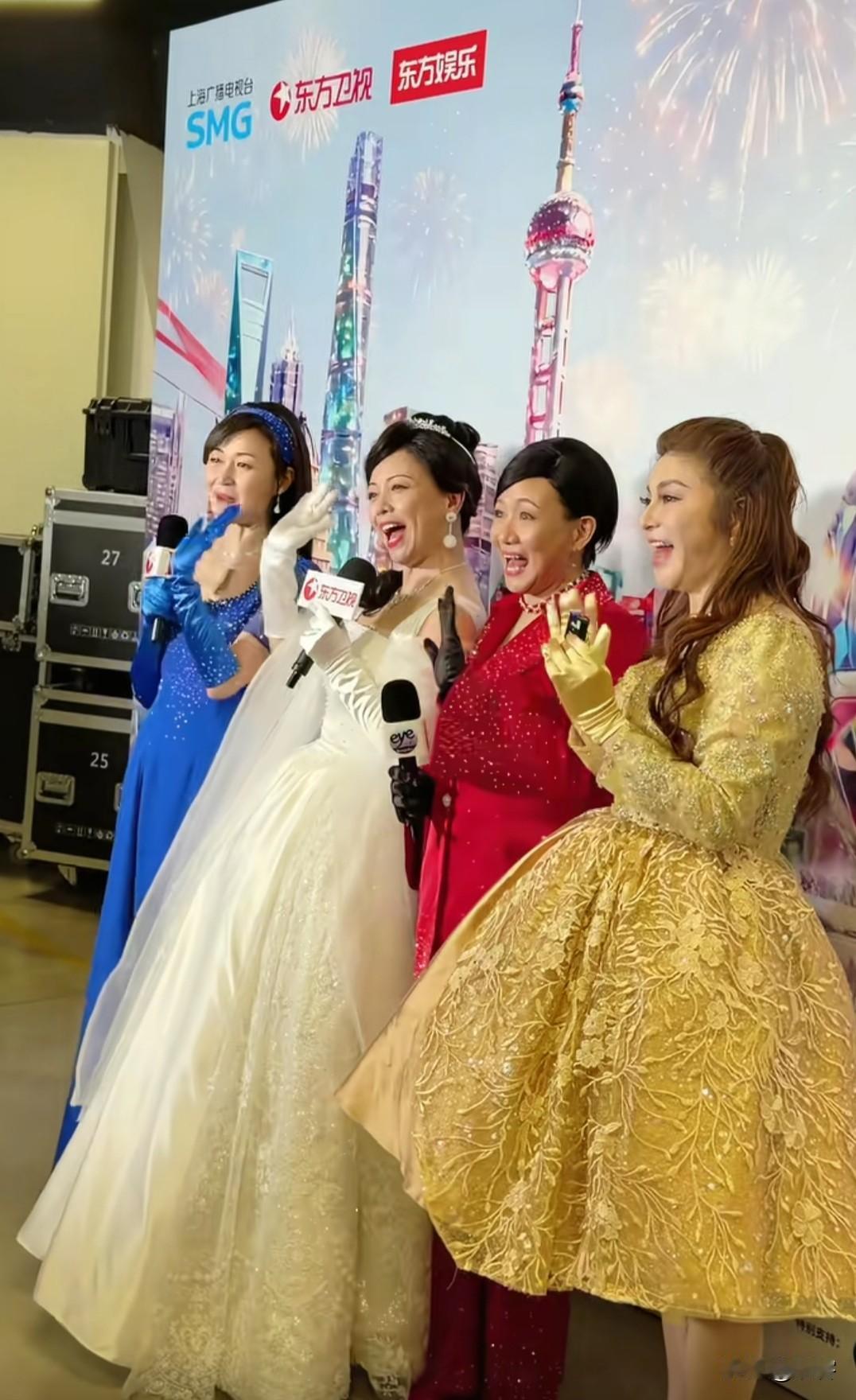 今晚东方卫视《我和春天有个约会》四位女主重聚，她们再次扮上当年的造型经典重现，人