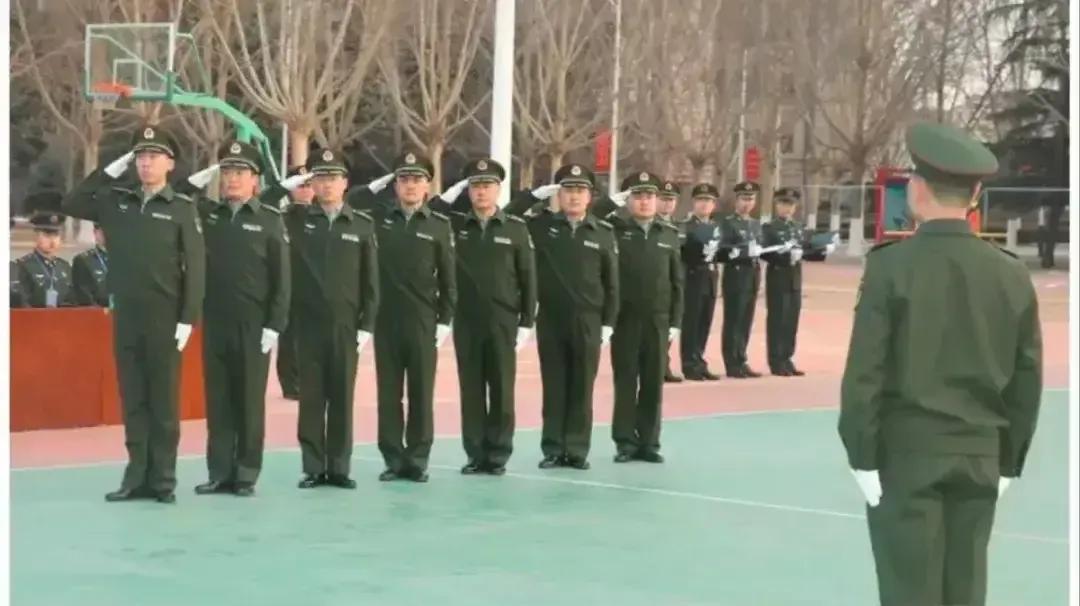 曾经‮人某‬讲：“美‮登军‬台‬之日，就‮祖是‬国‮一统‬之时”。
这话很‬激励