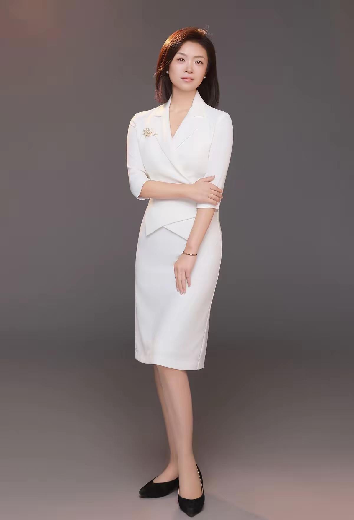 优雅白领风，简约而不失魅力！