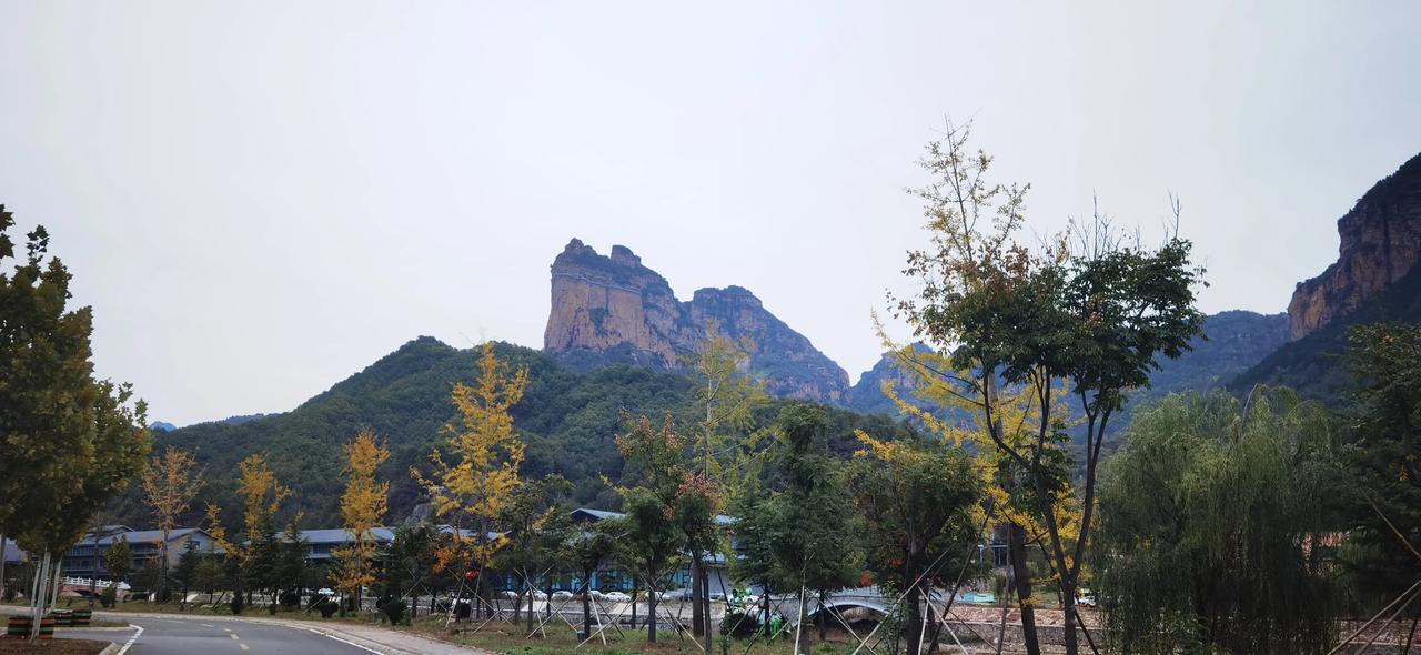 #秋日生活打卡季#东太行实在太大了，目及之处，一座山峰接一座，适合登上爱好者。#