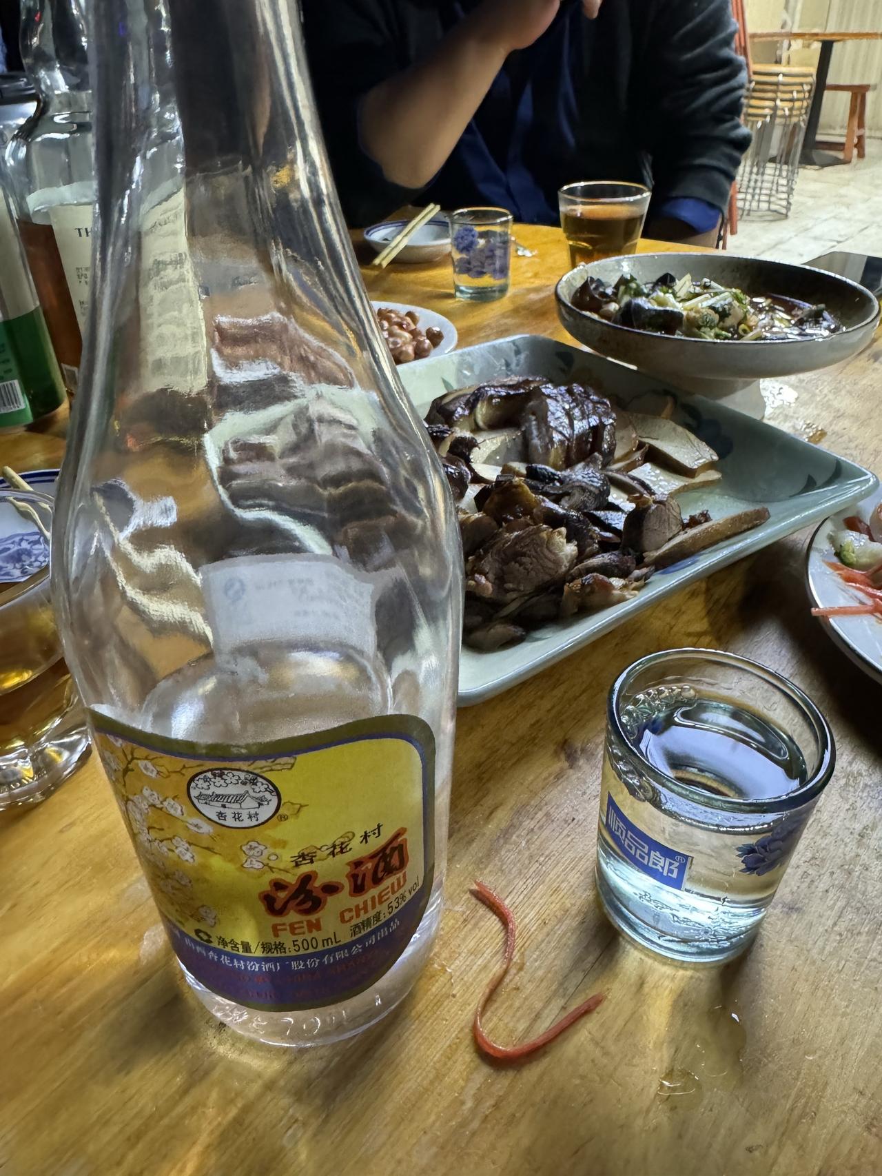 这世上，唯一愿意哄男人的——只剩下酒了！酒 男人简单的快乐