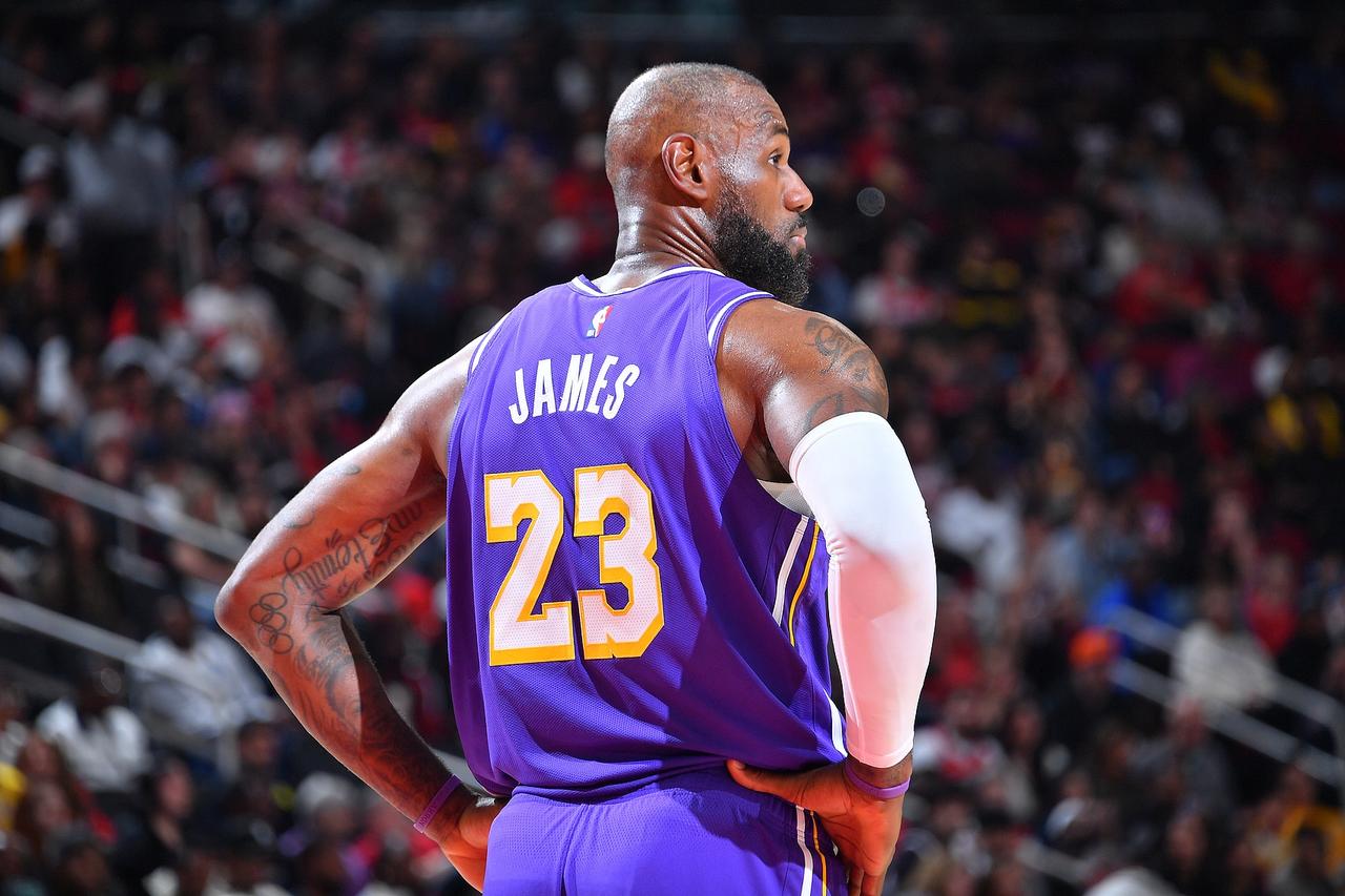 太难了！詹姆斯出场数纪录未来没人能破！

打破众多NBA历史纪录的詹姆斯又迎来一