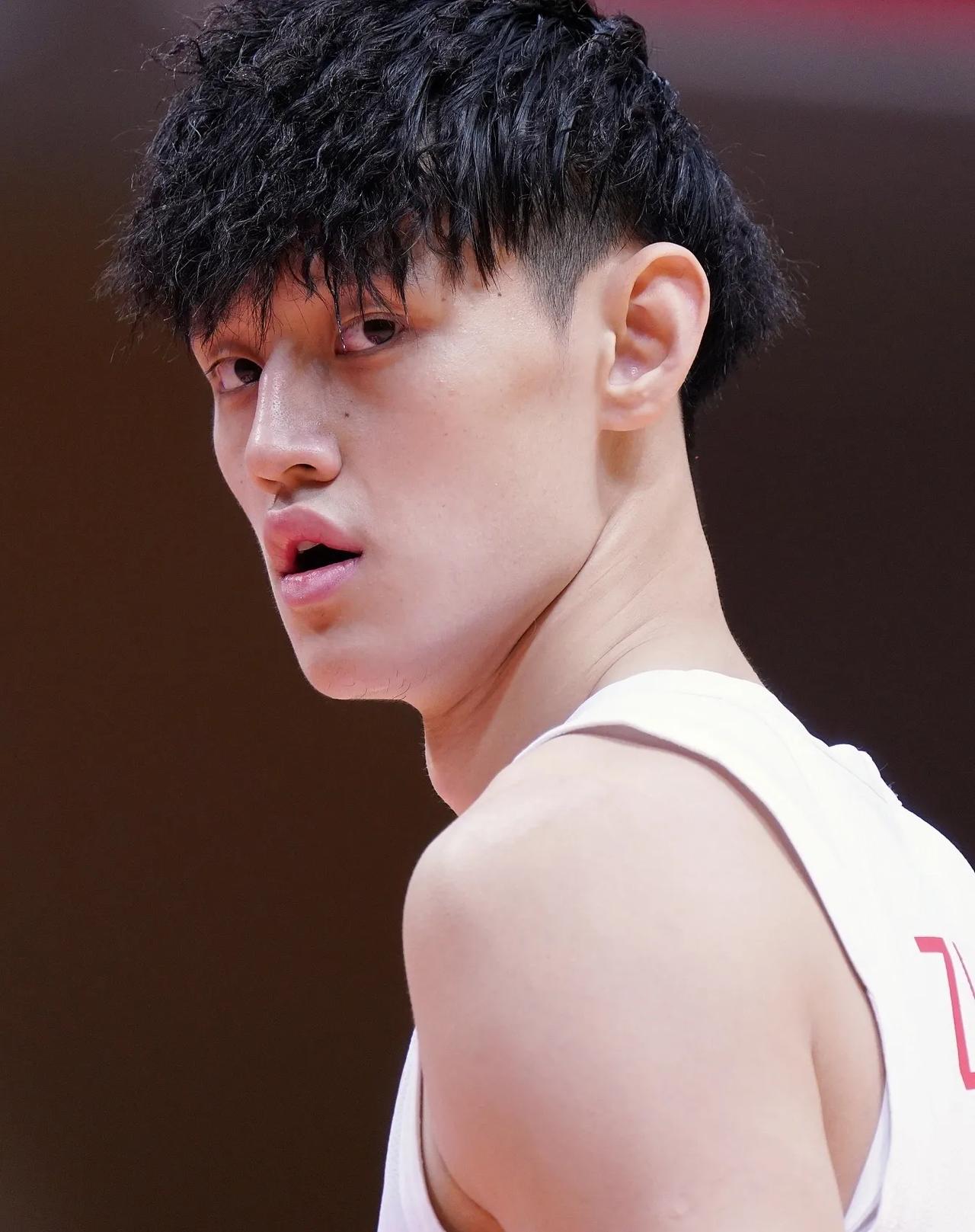 中国男篮101:53关岛男篮，让我们认清这5位球员:
1，曾凡博:
曾凡博进步很