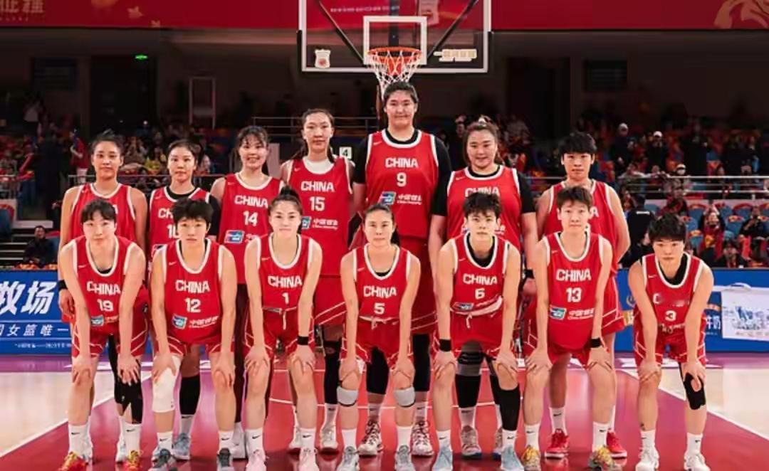 中国男女三大球在老百姓心中的地位排名：

第六名：中国男足，屡战屡败，高薪低能