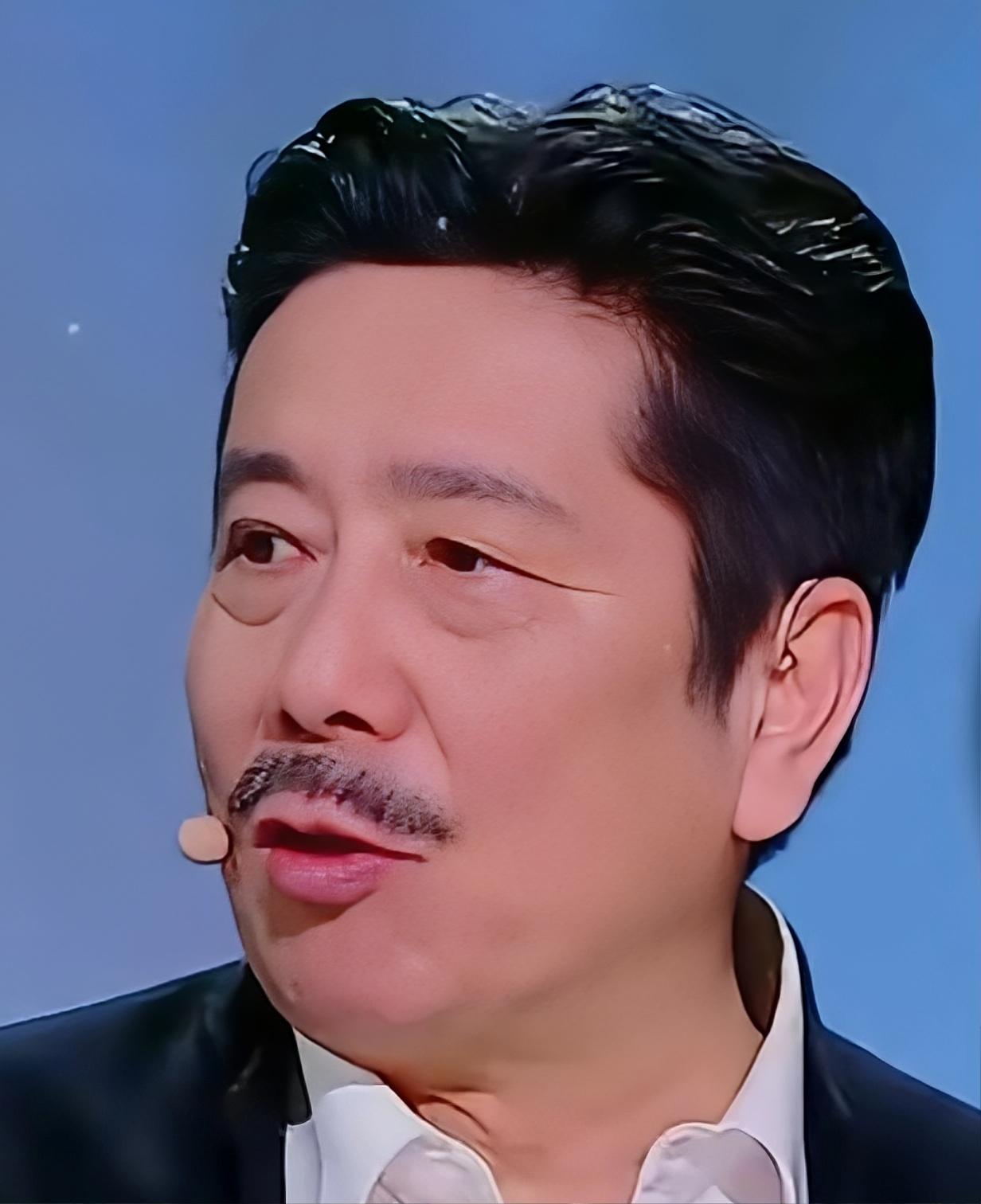 血脉复刻文豪风骨！鲁迅长孙周令飞，容貌气质形神兼备
 
作为鲁迅长孙，周令飞完美