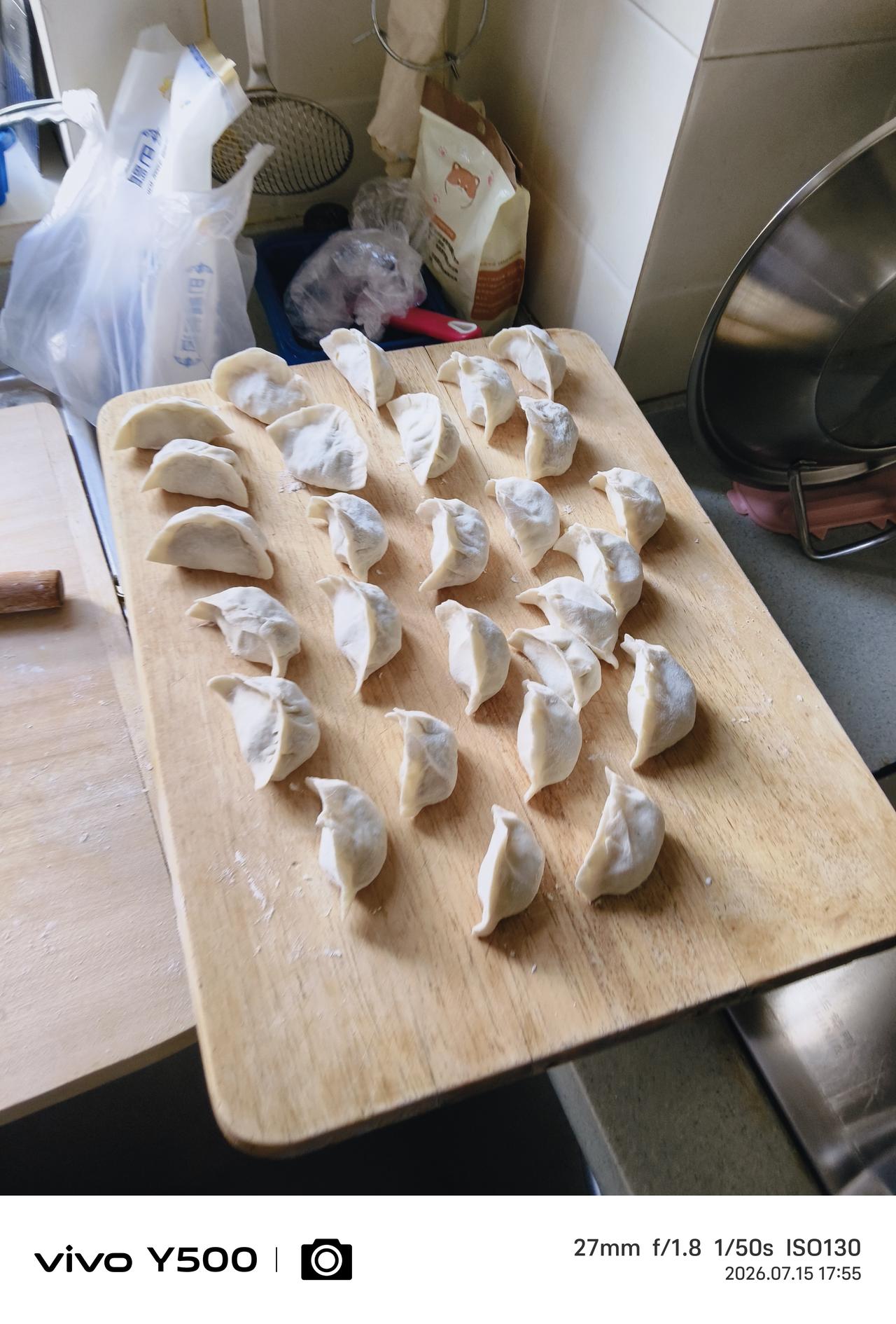 今天入伏，头伏饺子二伏面三伏卷饼摊鸡蛋。
     怎么地抽空也得包点饺子，这个