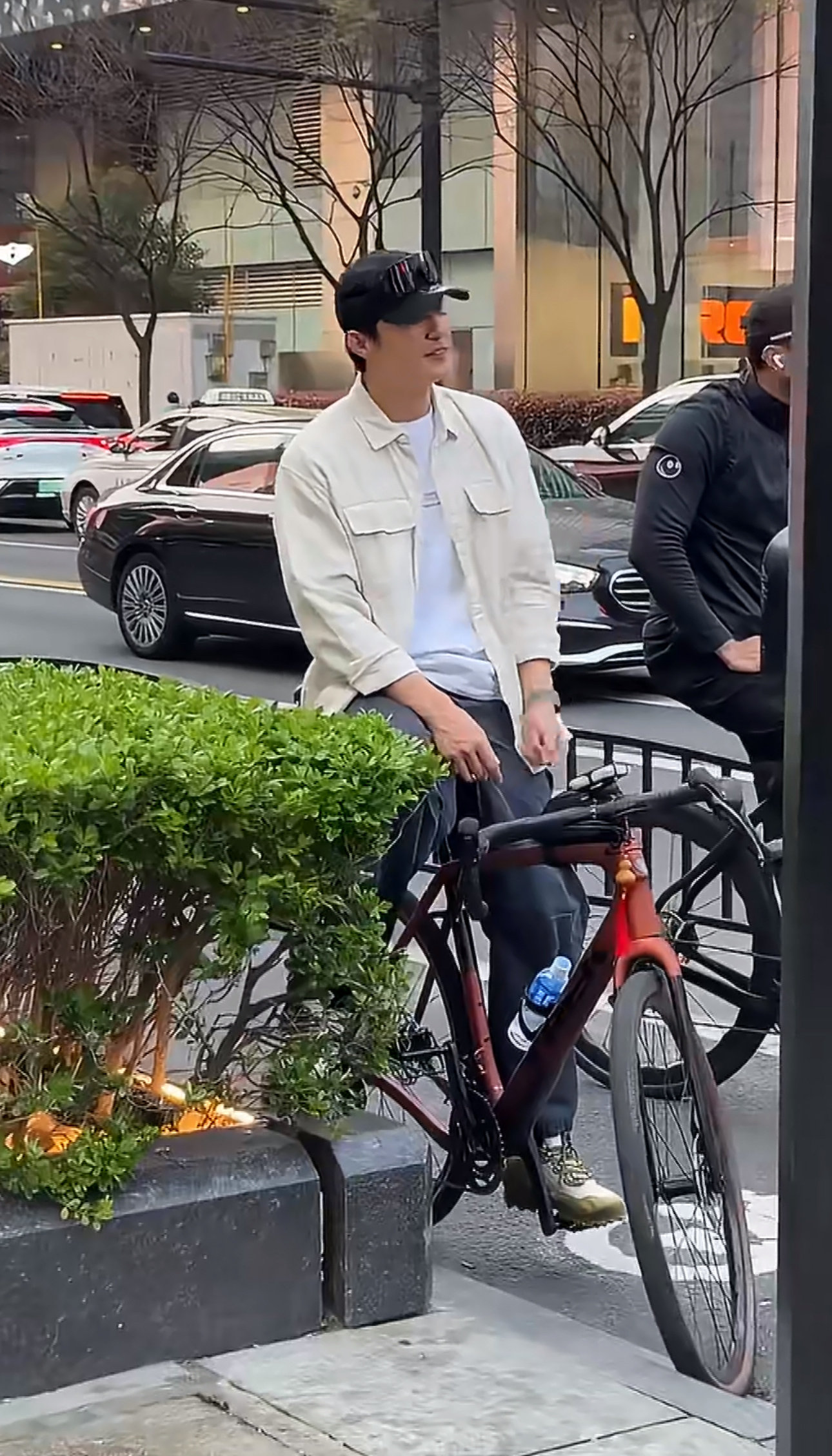 黄景瑜自行车10万 黄景瑜这身板是真帅啊