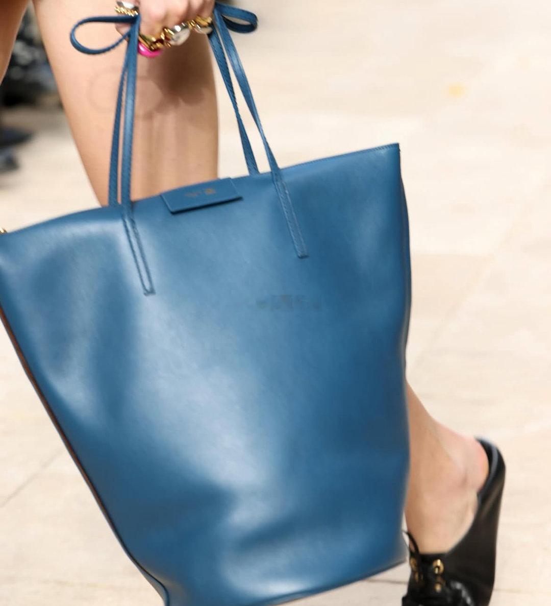 【 Celine 2026春夏】在创意总监Michael Rider的执掌下，本