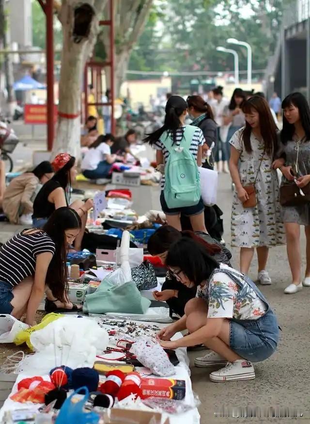 9块9的生意，也能玩出花？百万营收背后，真相有点刺激！

卖点小便宜能赚大钱，你