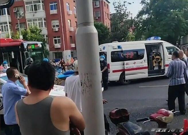 天津，女子和富豪男友登记结婚前一天，不幸出了车祸。未婚夫听医生说她再也站不起来时