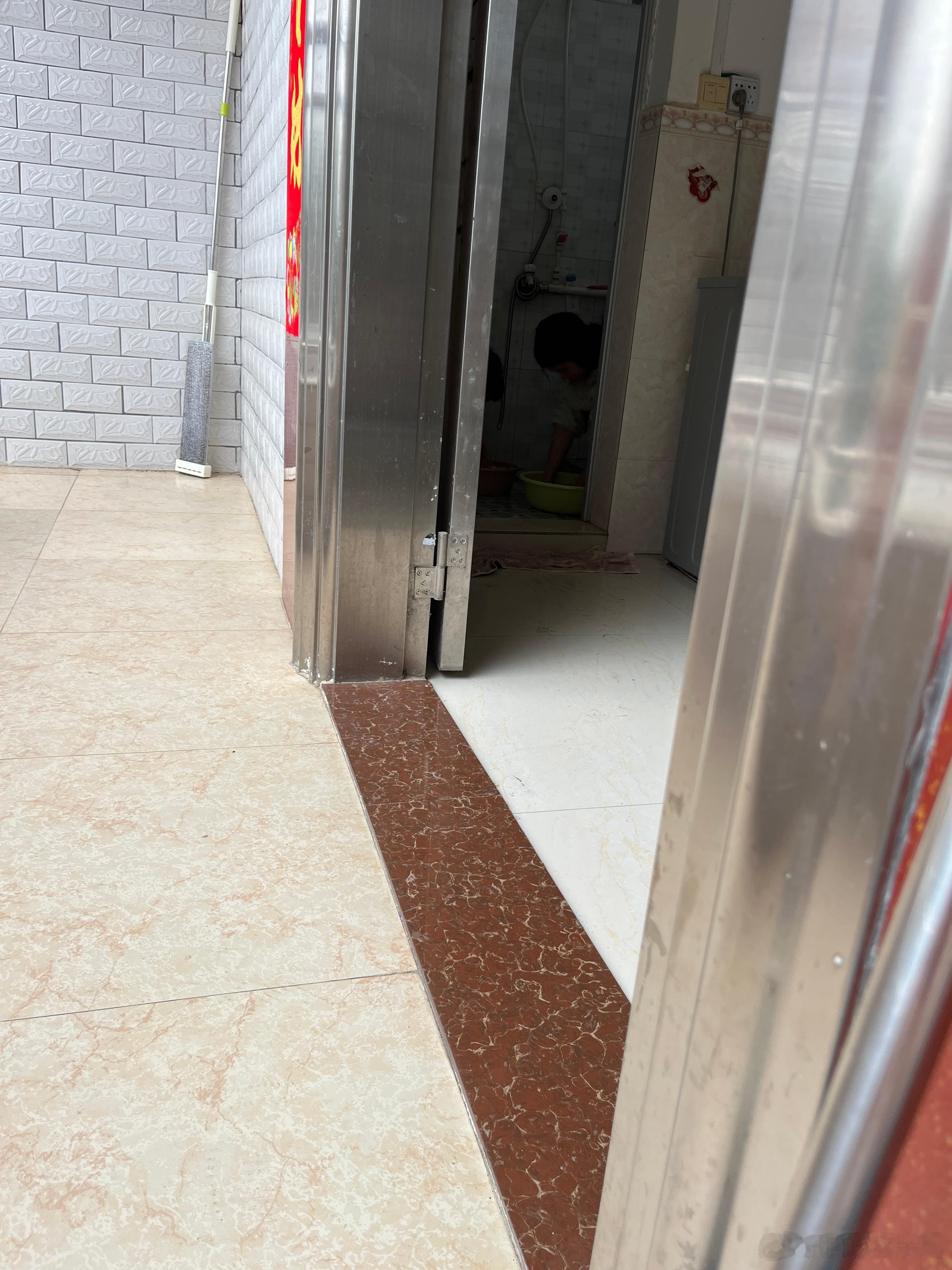 扫完地，又和表姐一起洗衣服，停不下来，玩水很开心。刘强东已接到5条大型游艇订单很