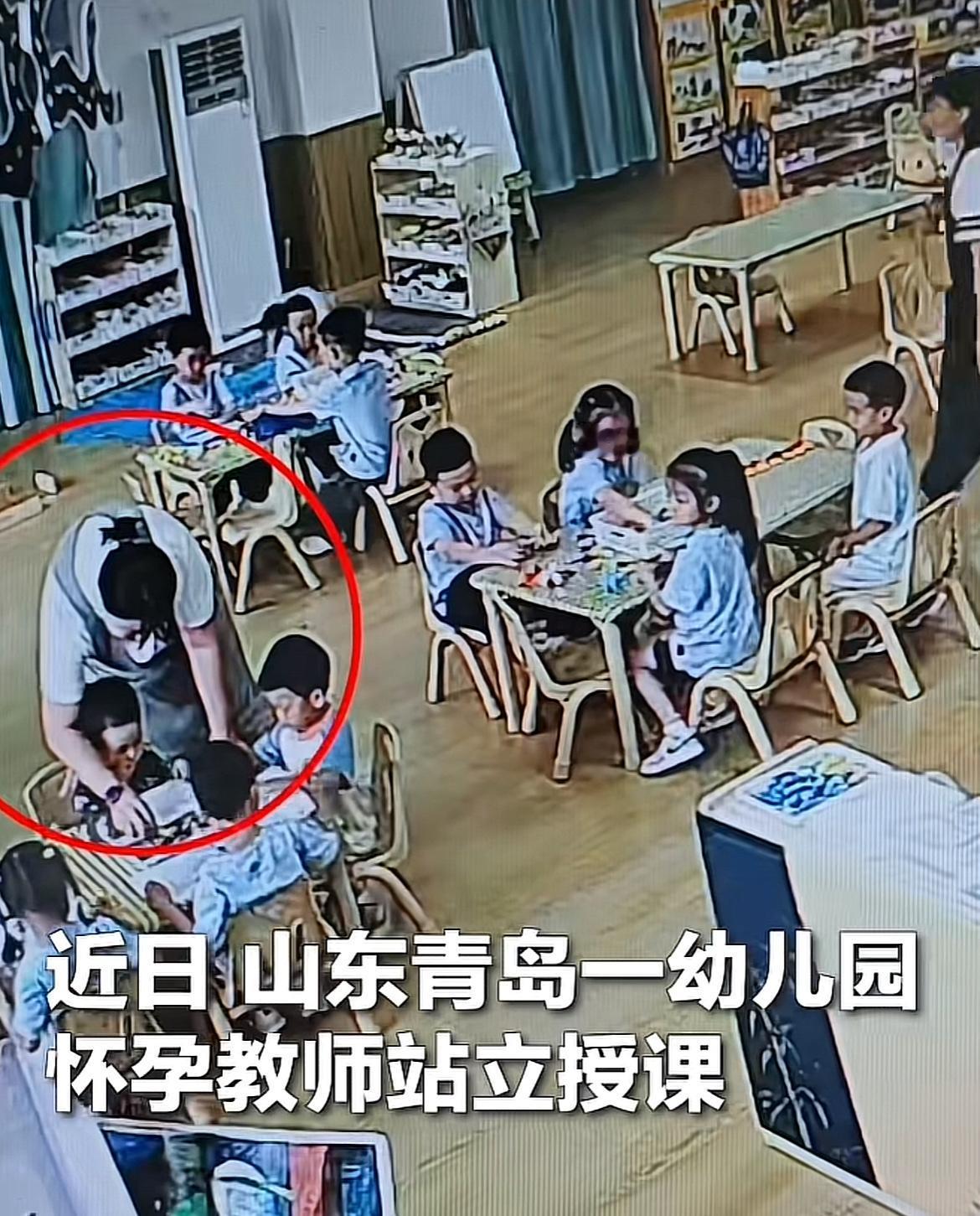 被央视夸的“满分幼崽”！

这个青岛小女孩的举动暖到骨子里

怀孕老师正站着给娃