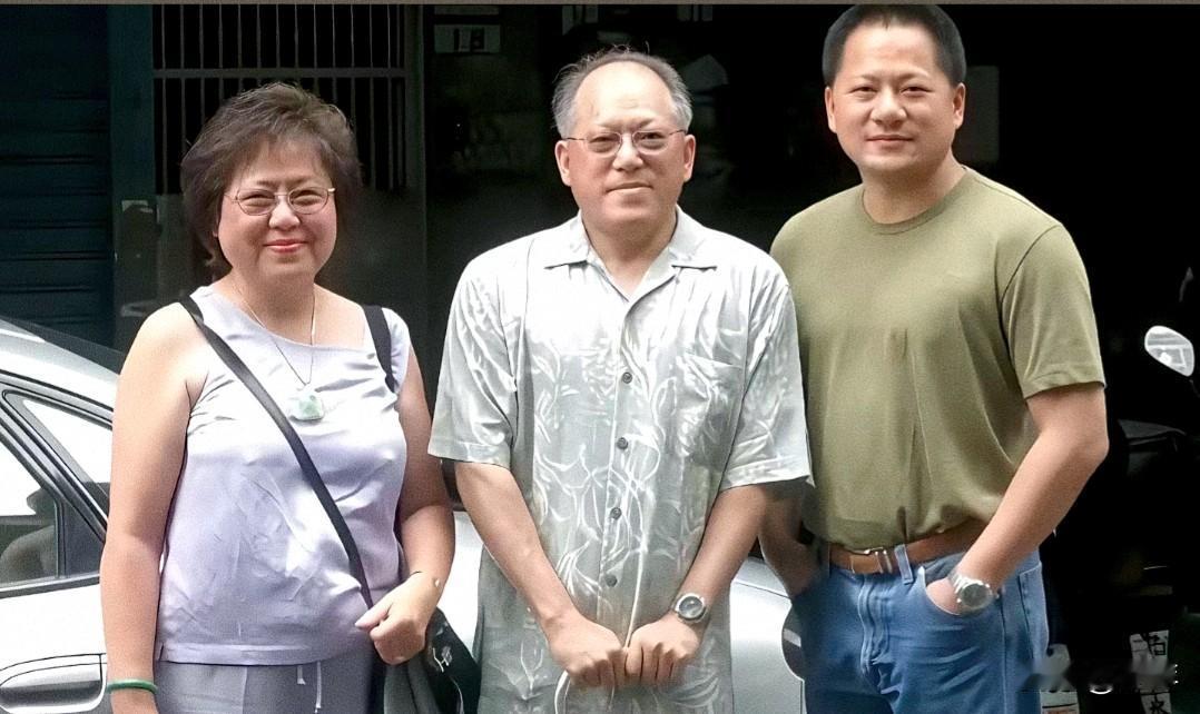 黄仁勋和爸爸.妈妈
