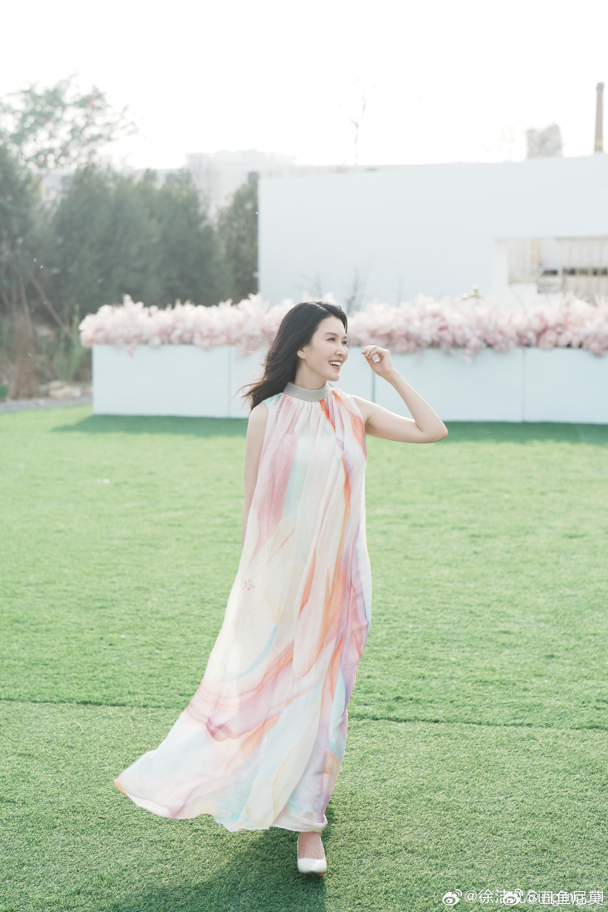 划拉浪姐7的名单，看到一个熟悉的名字——徐洁儿。20多年前追《海豚湾恋人》的时候