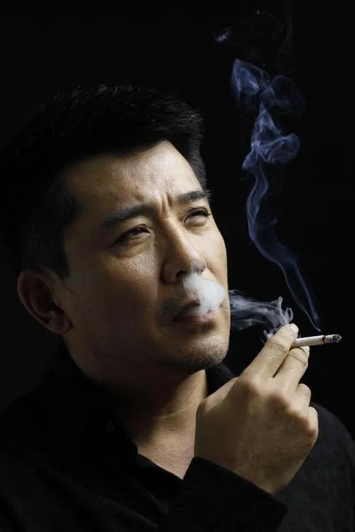 50岁的人网上有哪些职业可以做？
对于50岁的人来说，网上存在许多适合他们的行业