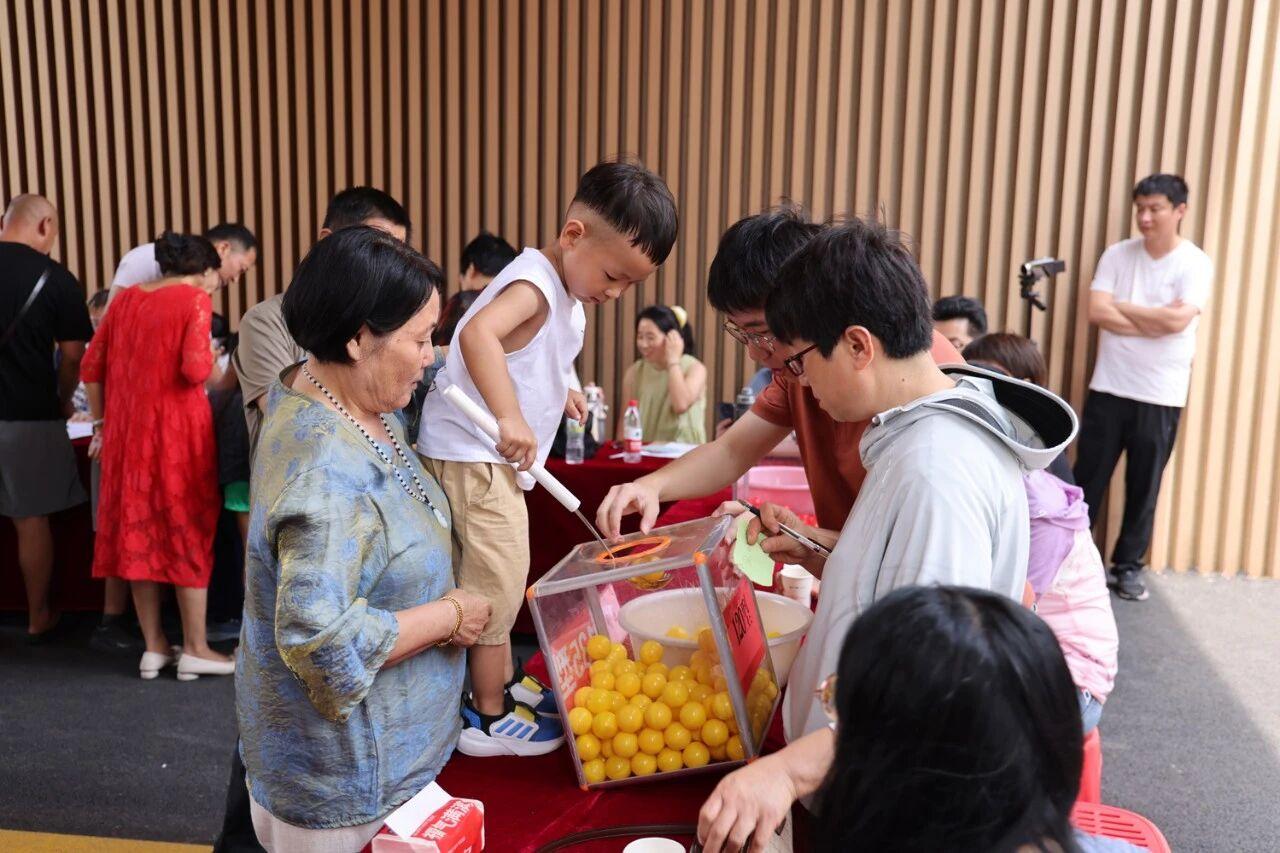 滨州这里分房了

8月14日，山东滨州滨城区市东街道百一·十里兰亭小区安置房分房