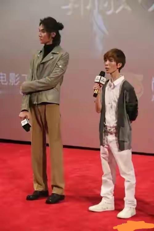 不对比就没有伤害，再有钱太矮也是硬伤。[捂脸][捂脸]