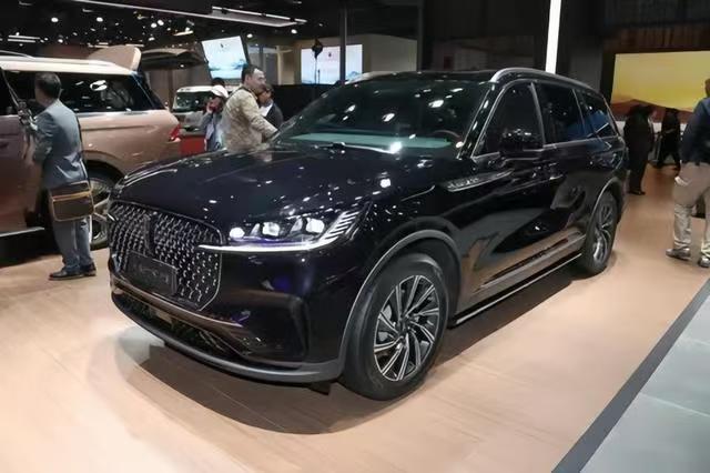 豪华与六缸的坚持：林肯飞行家核心解析
在中小排量涡轮增压与电动化盛行的时代，林肯