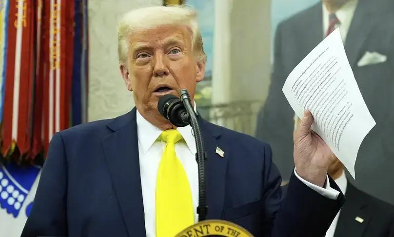 快讯！
美国突然宣布了。

2025年圣诞节当晚，总统特朗普下令美军以海军驱逐舰