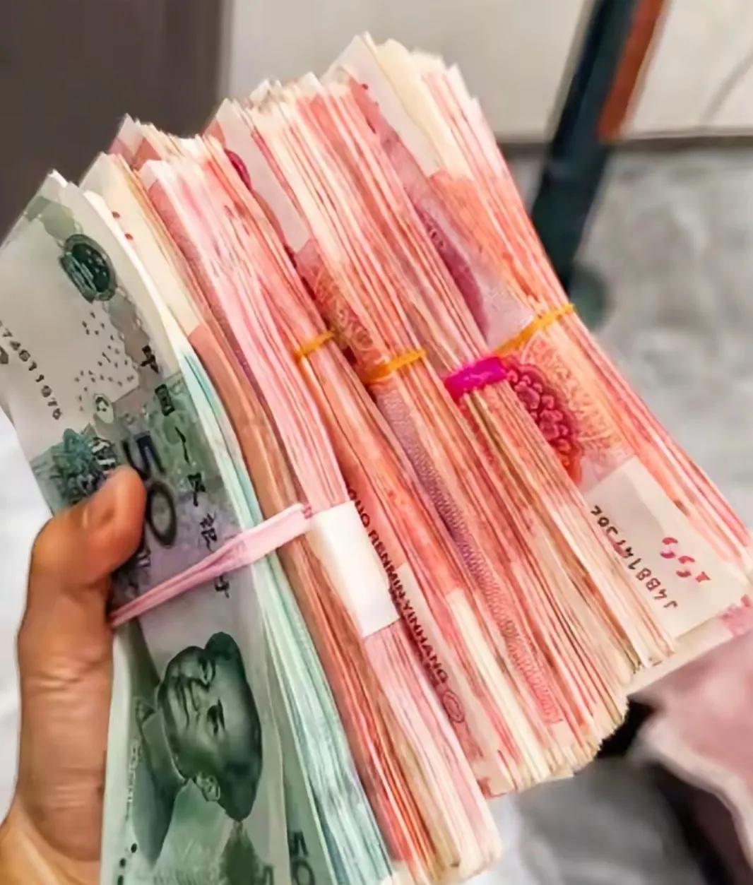 今天真的是愁死我了，我和闺蜜从小一起长大，又同时嫁在了一个村子里前两年我因为家里