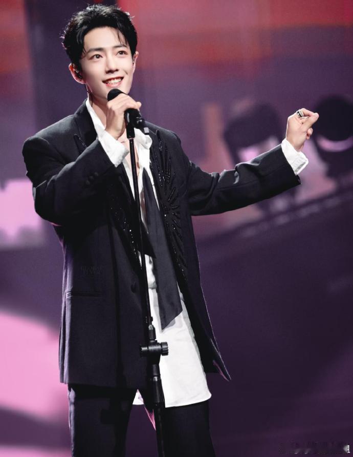 肖战的翻唱又一次带火了老歌《声生不息》舞台名场面拉满！庾澄庆演唱前放送肖战翻唱版