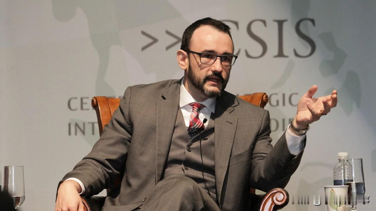 美国军事分析家迈克尔·科夫曼在近期访问乌克兰后提出多项重要观点。虽然对持续关注特