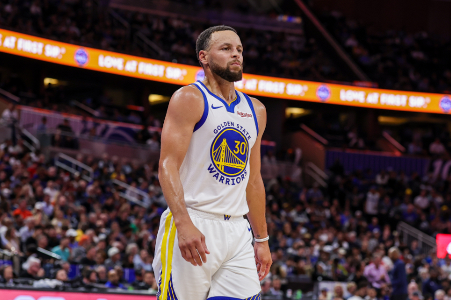 安东尼：库里应继续发展自己的品牌 他处在所有人中的核心位置安东尼谈到库里成为球鞋