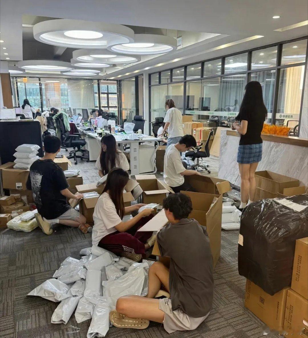 我们老板很聪明！9 月 1 号社保新规实施后，老板要给我们买社保，不直接从工资里