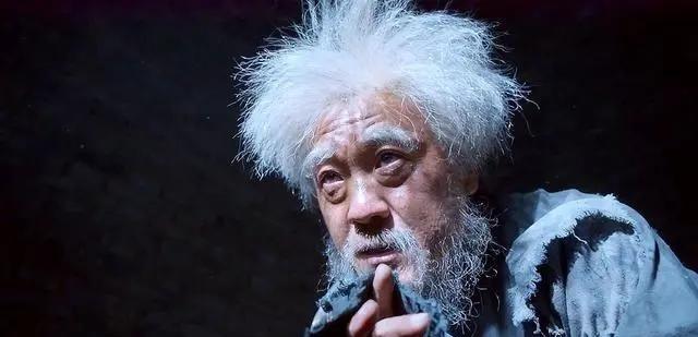 1991年冬，陈忠实写下《白鹿原》中最耐人寻味的一幕：被妻子锁在柴房半年之久的鹿
