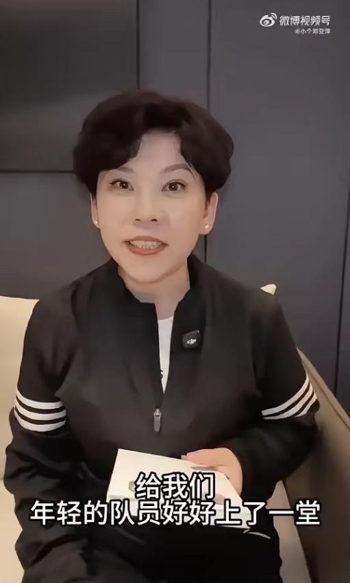 知名乒乓球评论员邓亚萍爆料，即将开启的全球最高中国乒超联赛拒绝了35人的外员申请