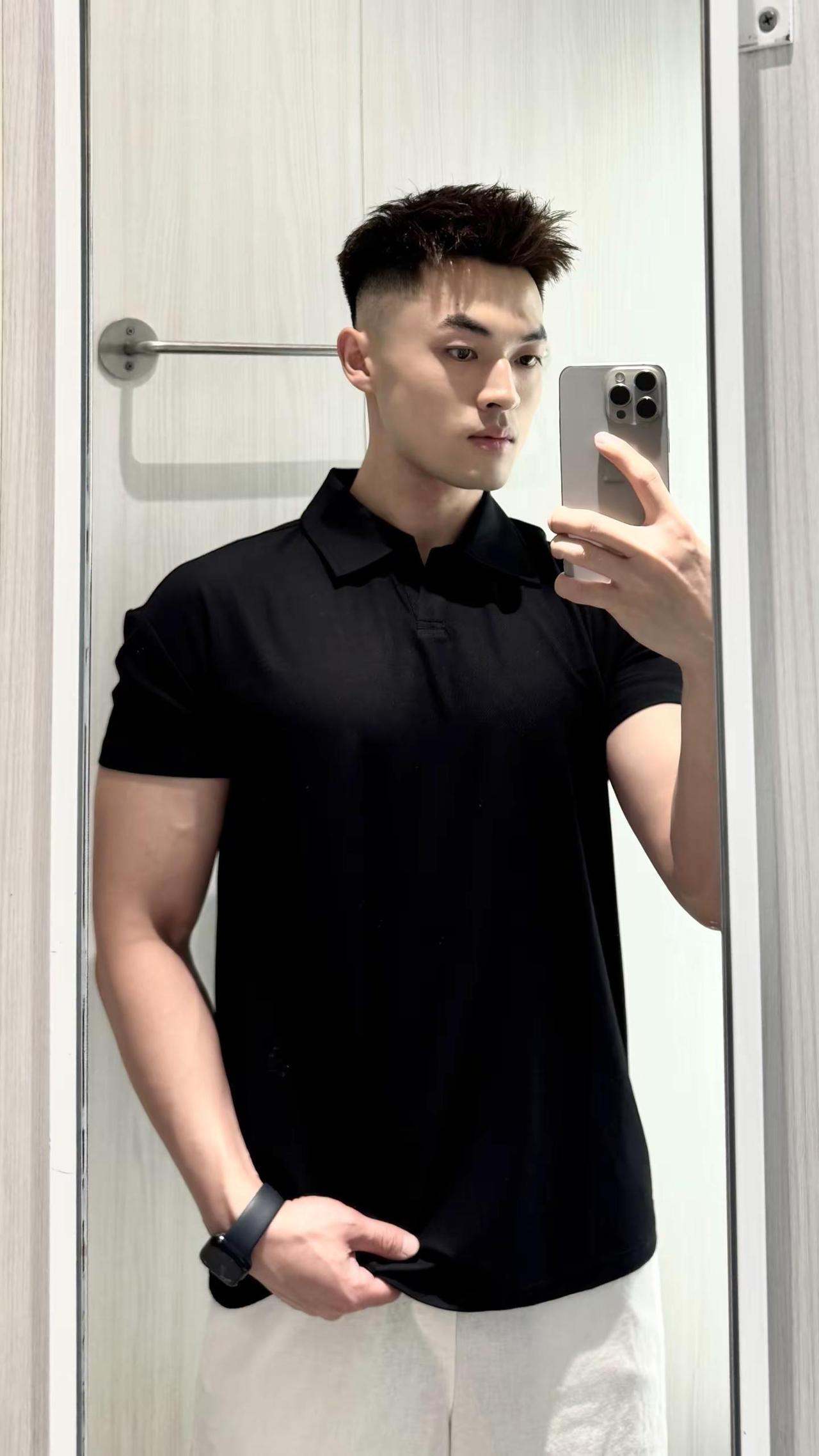 依旧撑爆袖口。健身穿搭 美式前刺 夏季穿搭 健身ootd