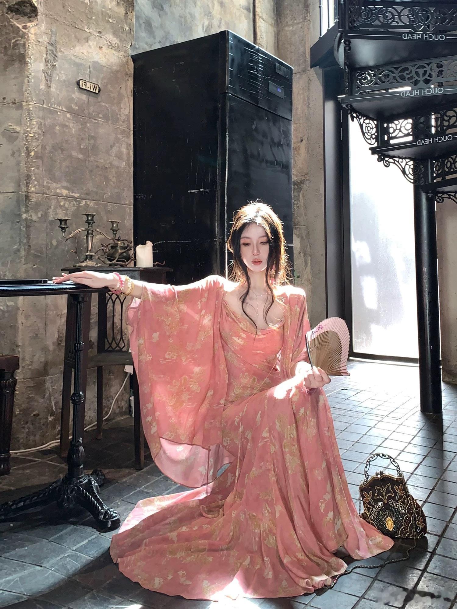 𝑴𝑶𝑺𝑺 𝟎𝟓.𝟑𝟎/𝟐𝟎:𝟎𝟎𝒑𝒎怀袖藏香 新中式