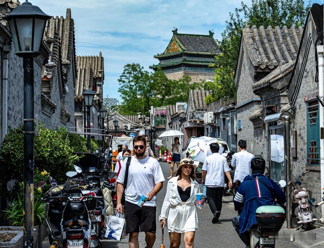 分享一下你随手拍下的照片六张图片完美表达出现代与古代，繁荣与历史的完美融合。