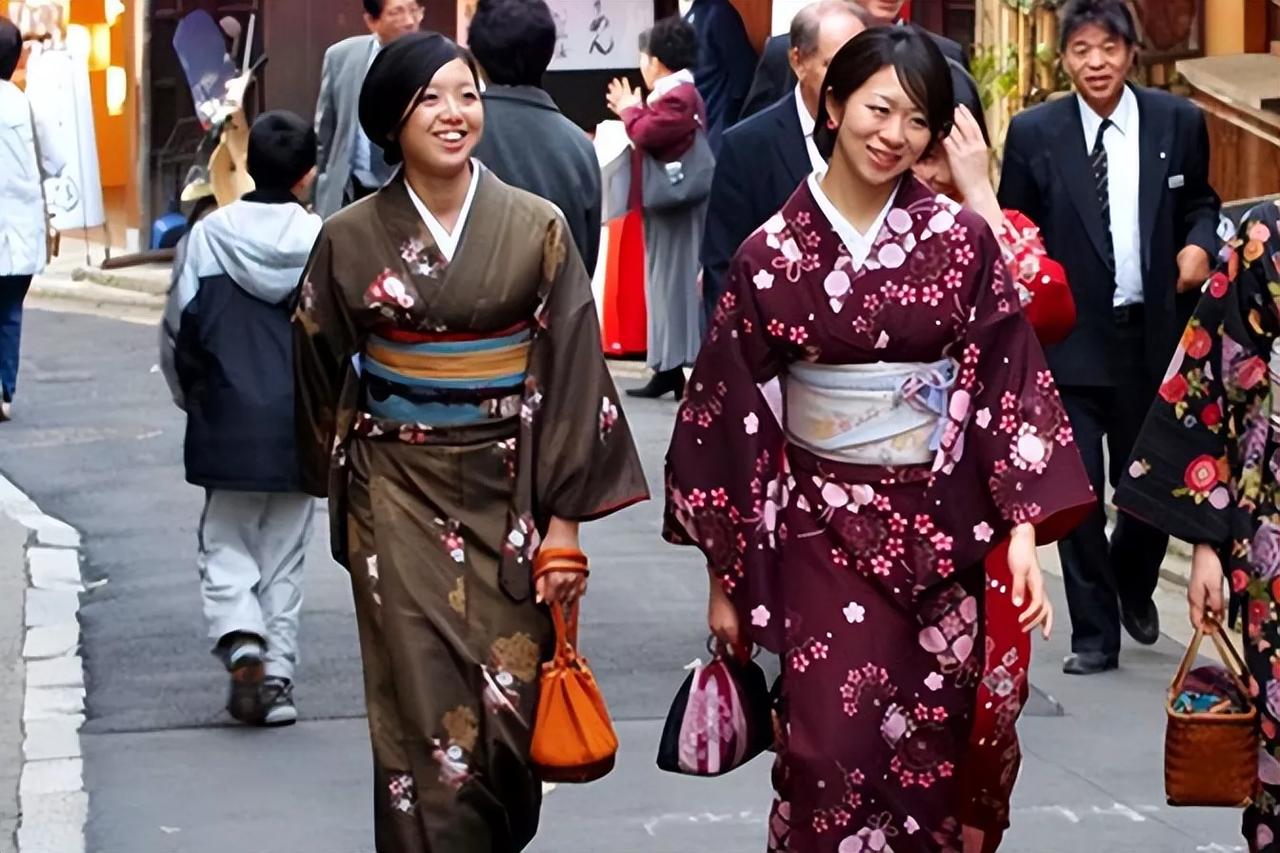 日本会沉没吗？
倘若有一天，日本因日本海沟大地震而沉没，向中国发出求救，请求接纳