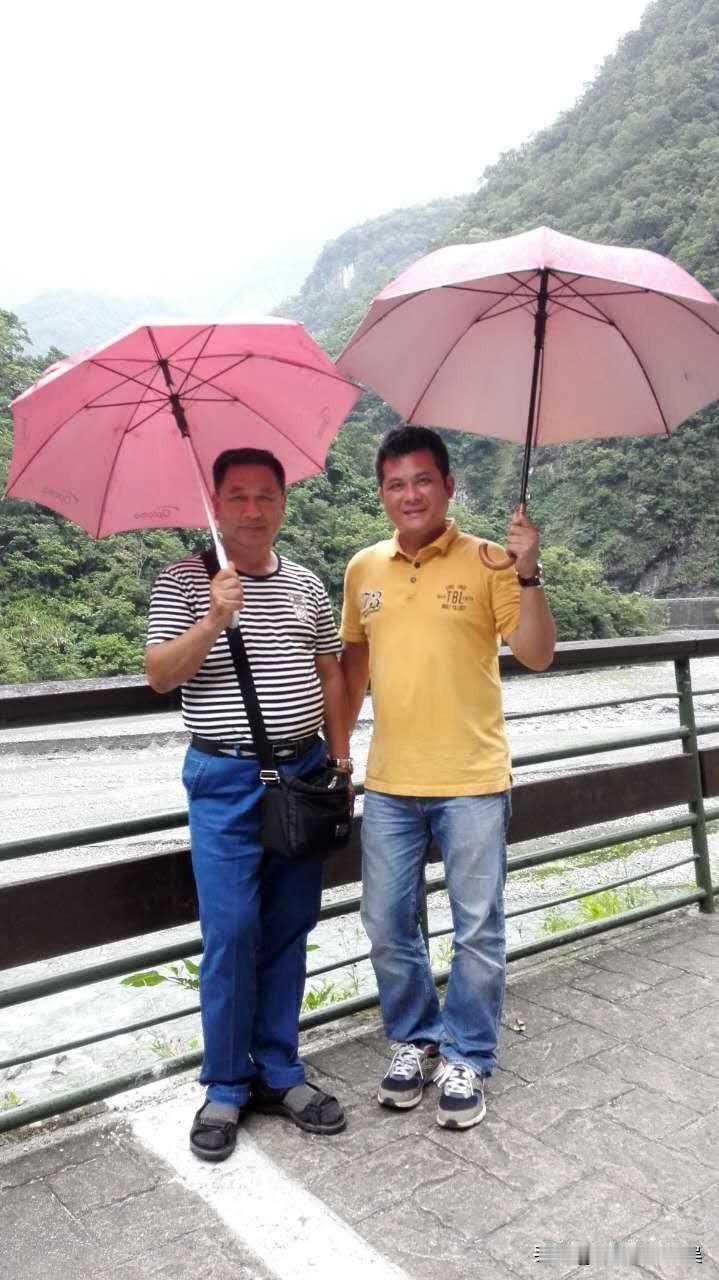 今年夏日雨水格外充沛，大雨小雨毫无预兆轮番到访，出门总要随身备雨具，通勤、外出出