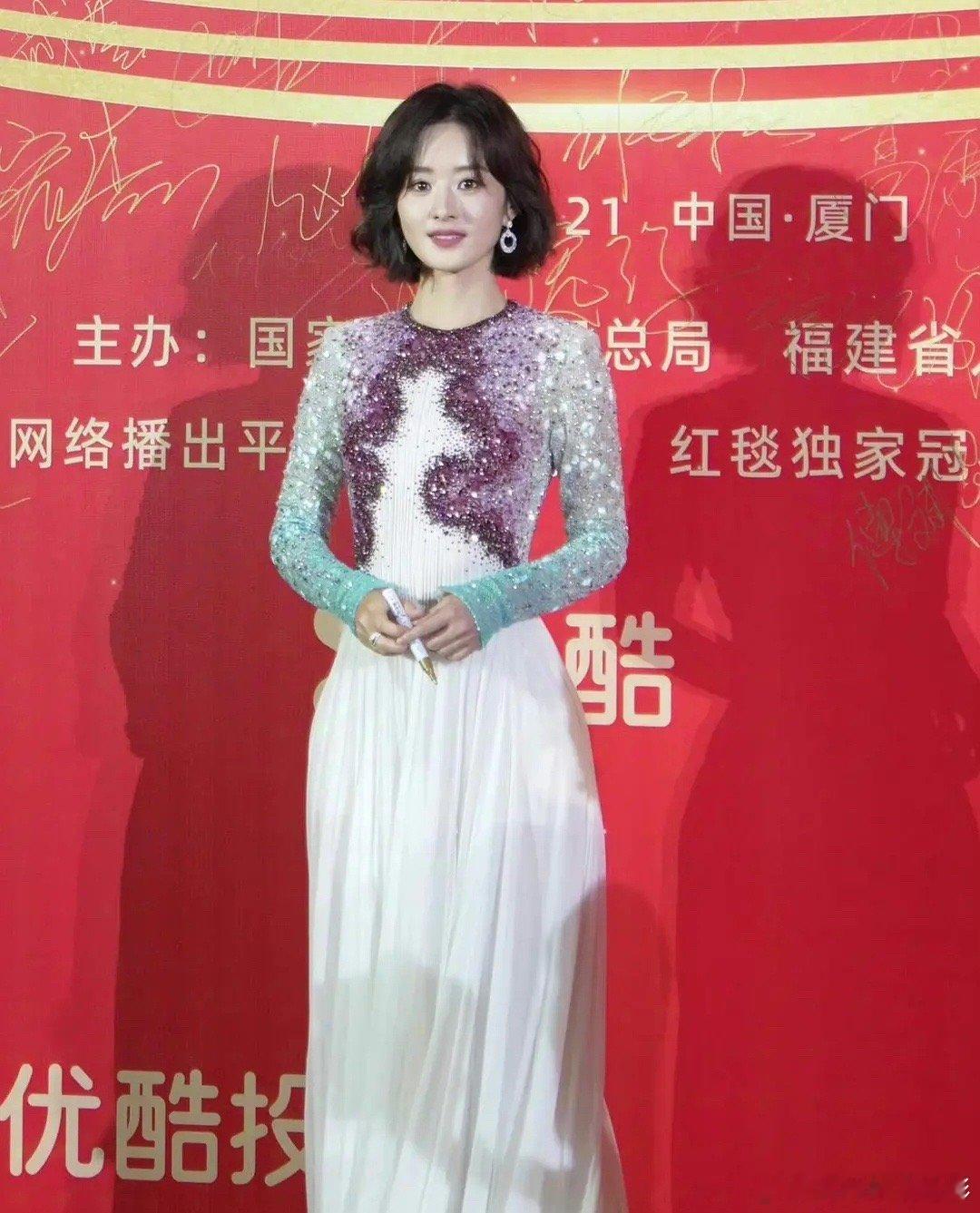 恭喜赵丽颖飞天奖视后，真的太不容易了 ​​​