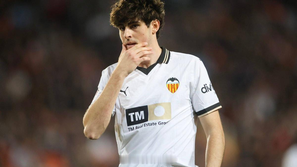 瓦伦西亚总监米格尔・安赫尔・科罗纳:“昨天上午，马德里竞技告诉我们，他们正试图结