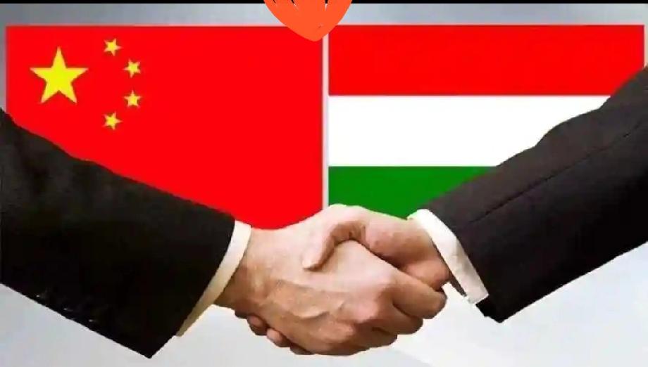 匈牙利最近很受宠，美国中国都急着去访问。

匈牙利是与新中国最先建交的国家，几十